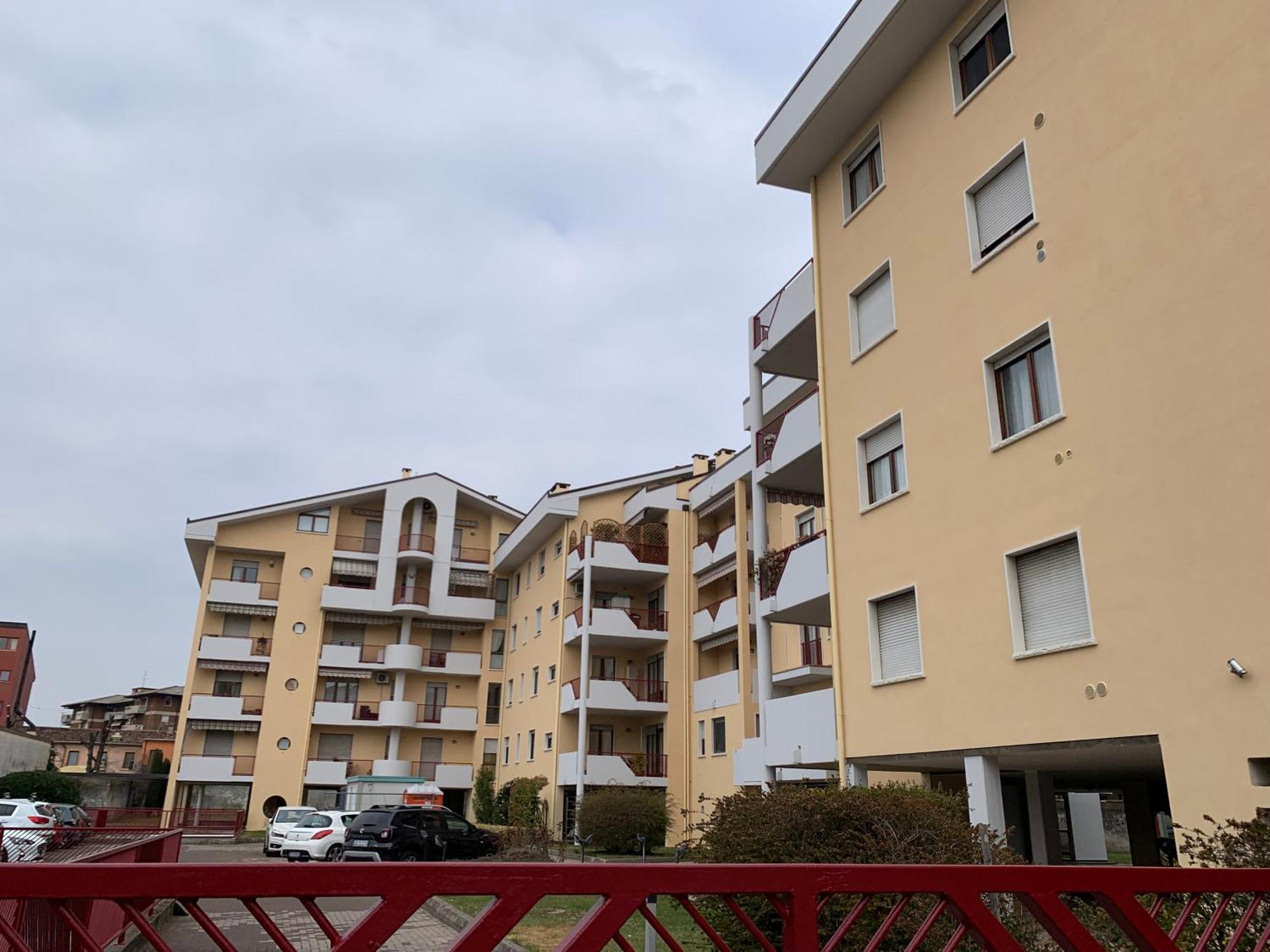 Bellissimo Appartamento Riservato Vicino Al Centro Verona Luaran gambar